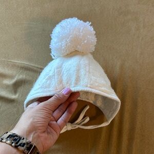 WLT cozy White Pom-Pom Kids Hat
